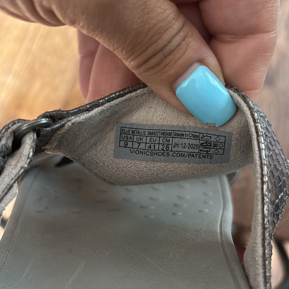 Vionic Wedge Sandals - Silver and gray - Picture 3 of 4